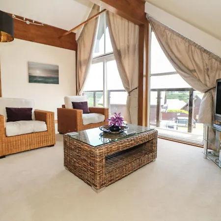 Willow Lodge, Retallack Holiday home *